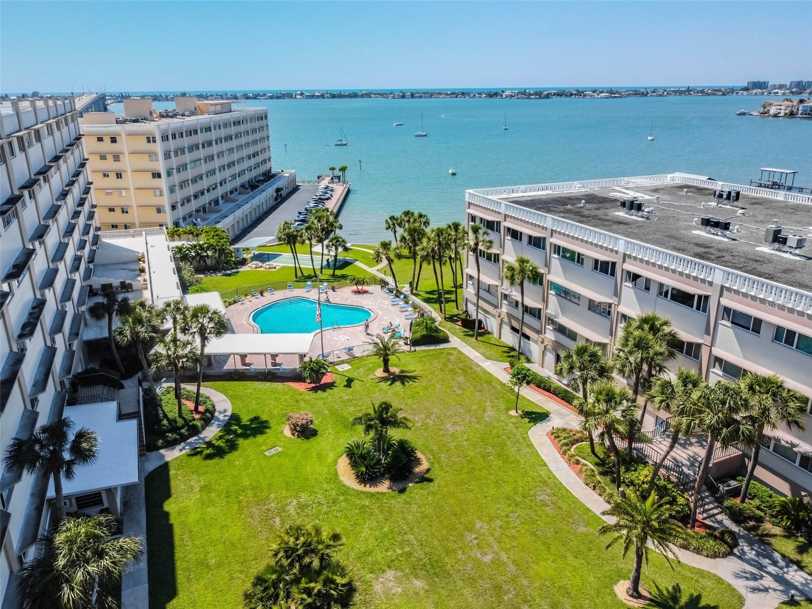 HARBOUR CLUB CONDO 2 - Residential