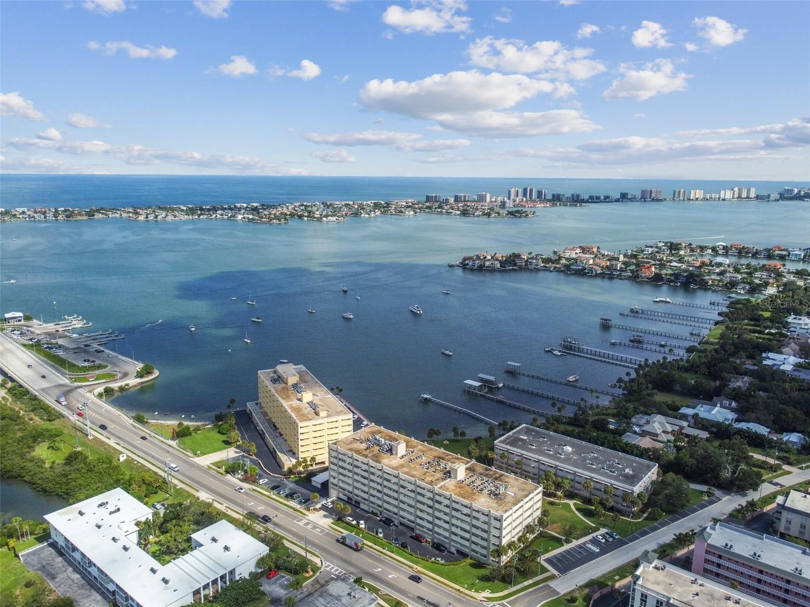 HARBOUR CLUB CONDO 2 - Residential