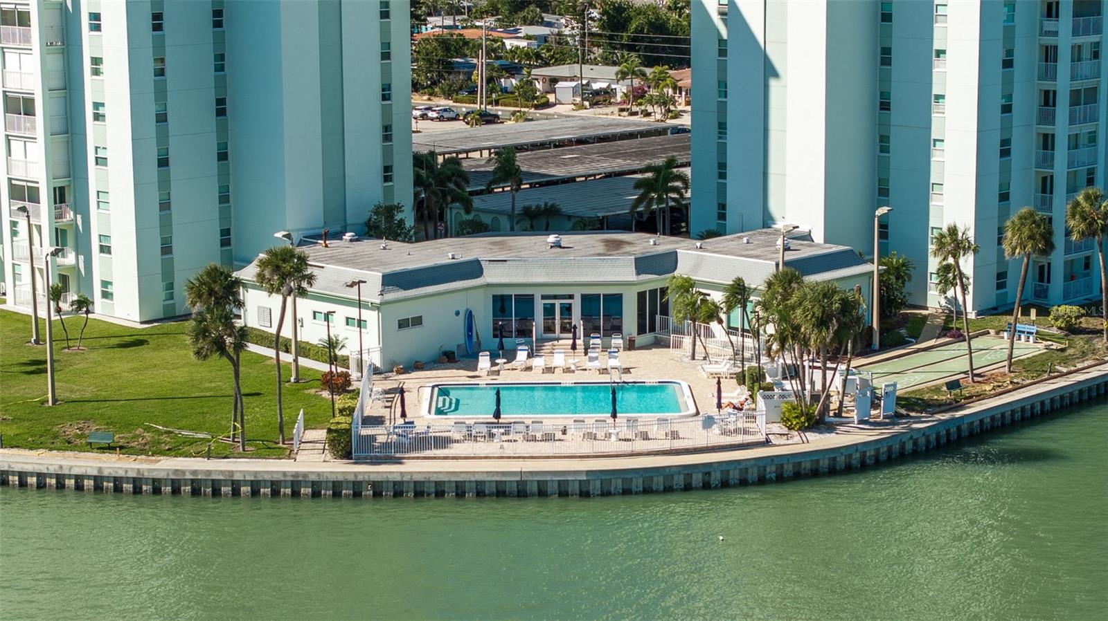 THREE PALMS POINTE CONDO - Residential