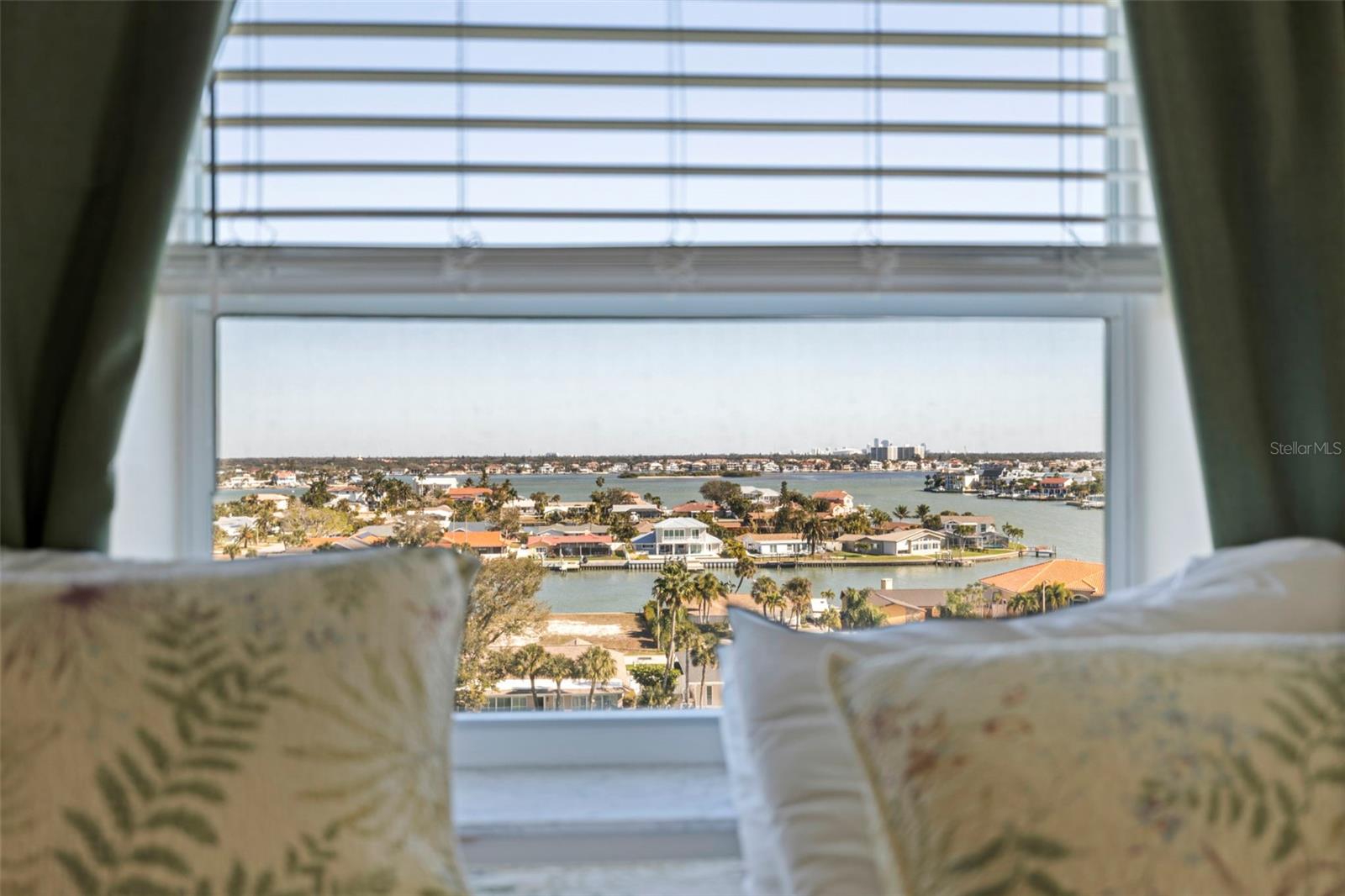 THREE PALMS POINTE CONDO - Residential