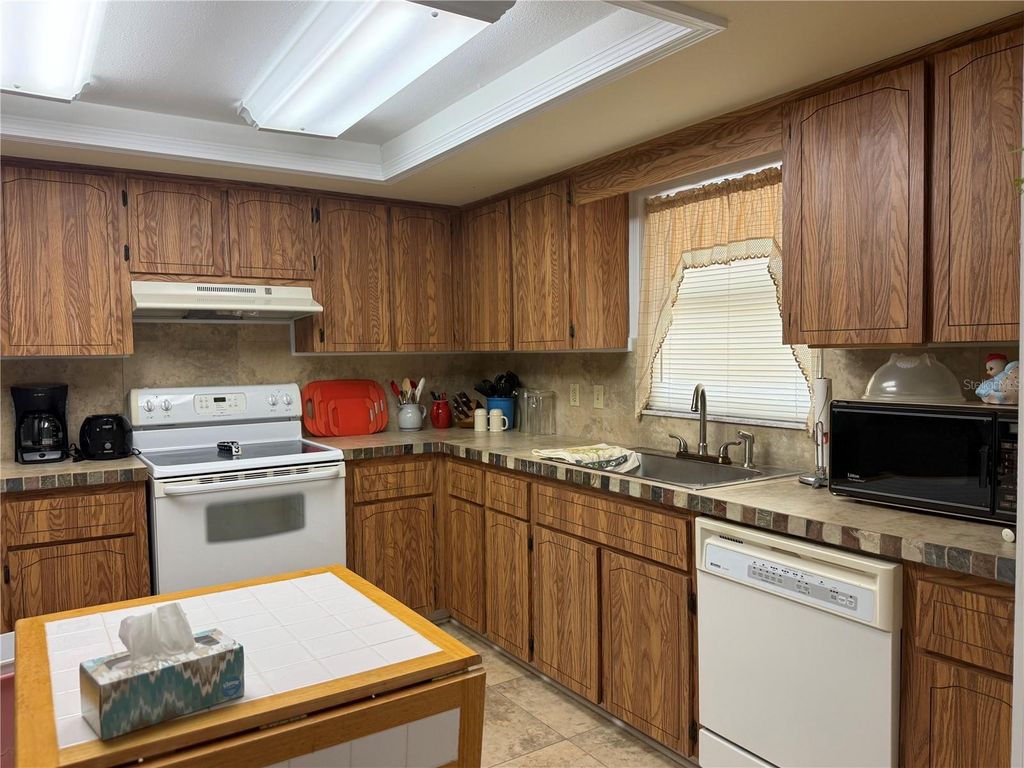 Photo of 1016 Fuchsia Drive, Holiday, FL 34691 (MLS # W7885109)