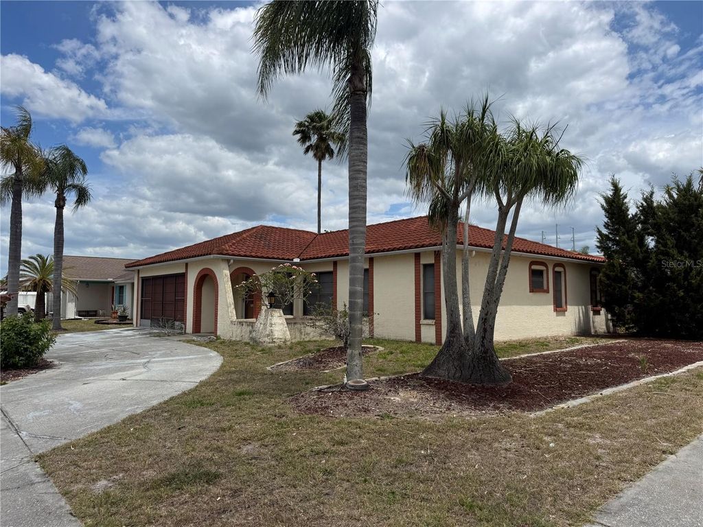 Photo of 1016 Fuchsia Drive, Holiday, FL 34691 (MLS # W7885109)
