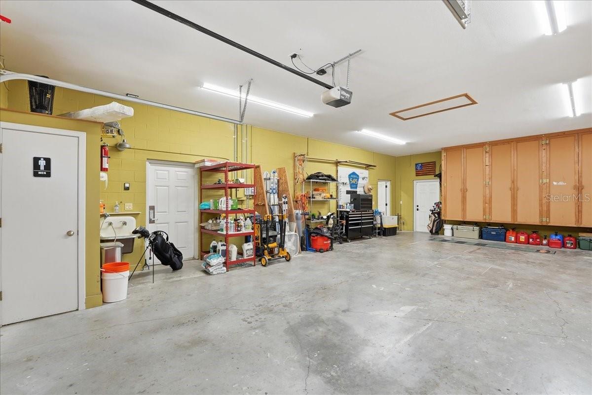 RUNNYMEDE OAKS UNREC - Residential