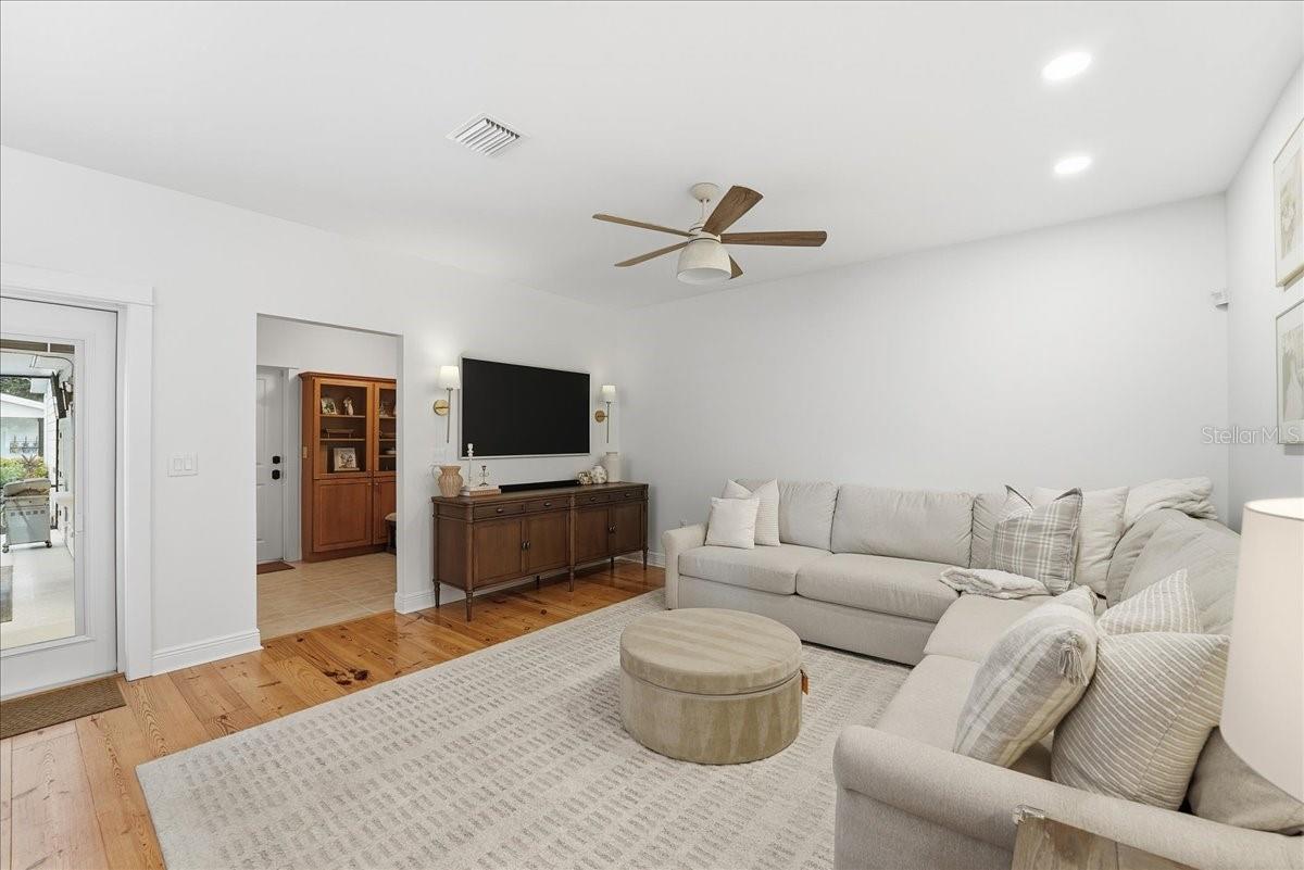 RUNNYMEDE OAKS UNREC - Residential