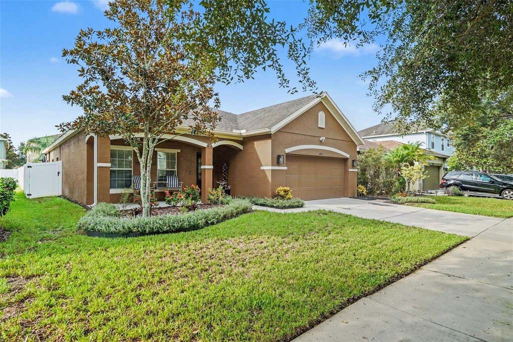 Photo of 2722 Winglewood Circle, Lutz, FL 33558 (MLS # TB8534580)