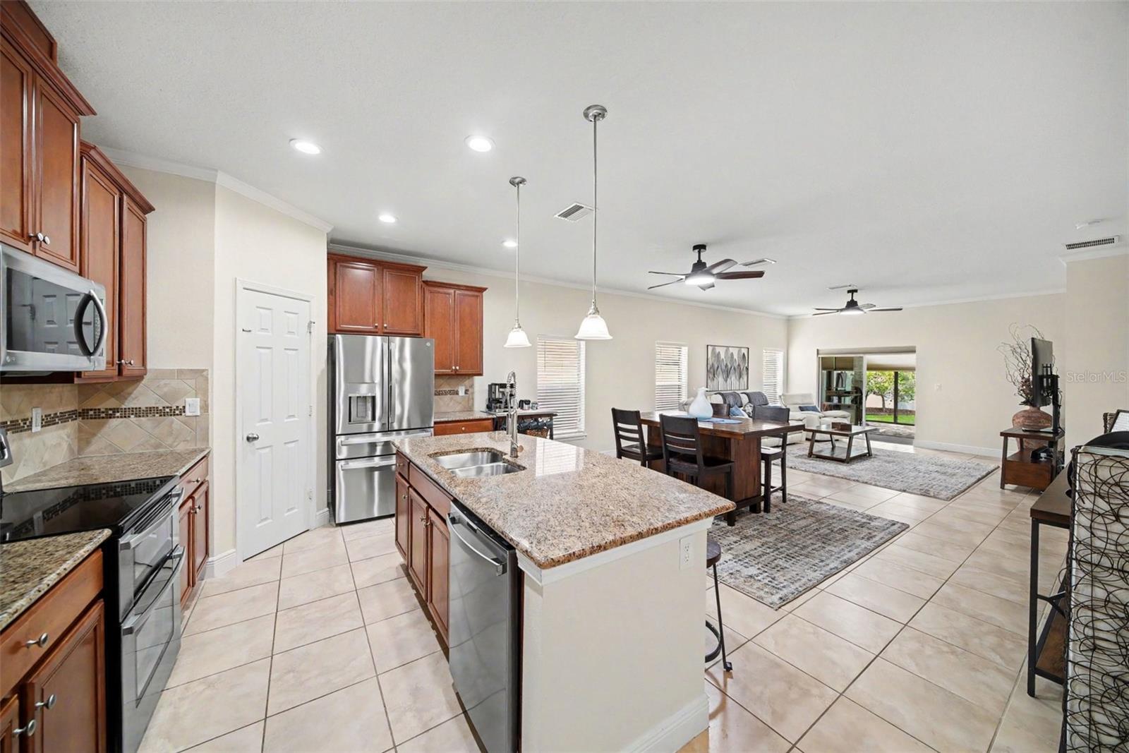 2722 WINGLEWOOD CIRCLE