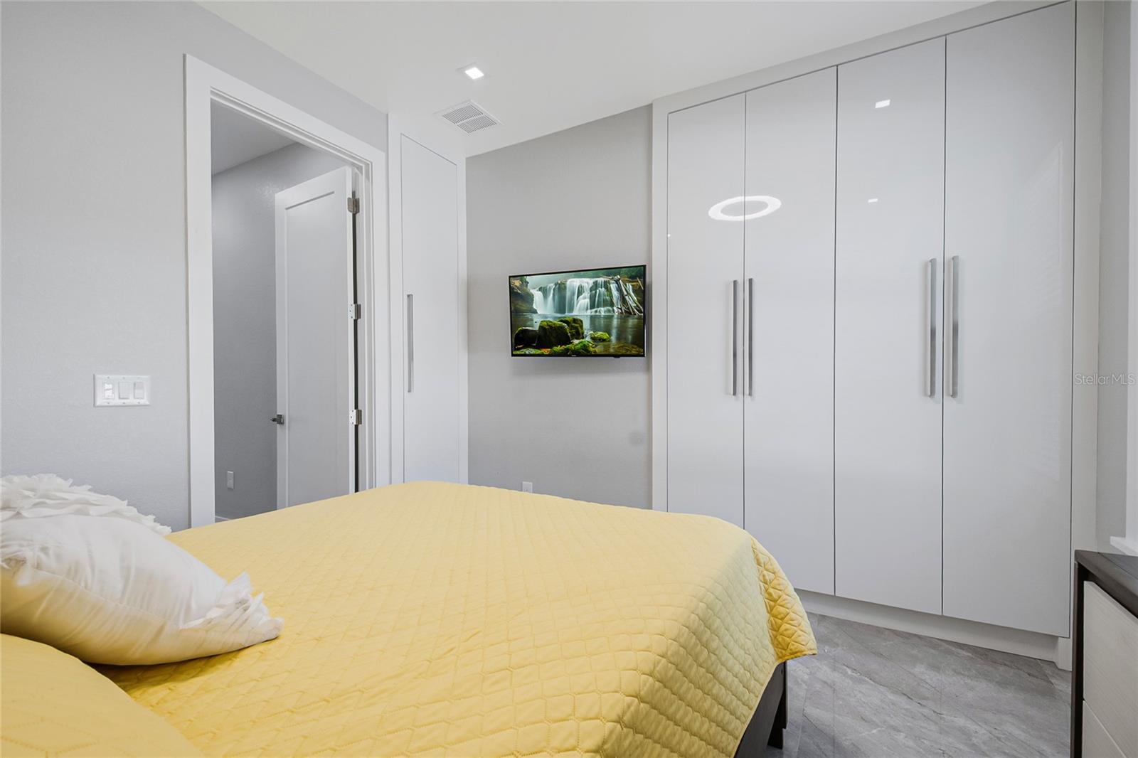 WALK IN WATER LAKE ESTATES PH 01 - Residential