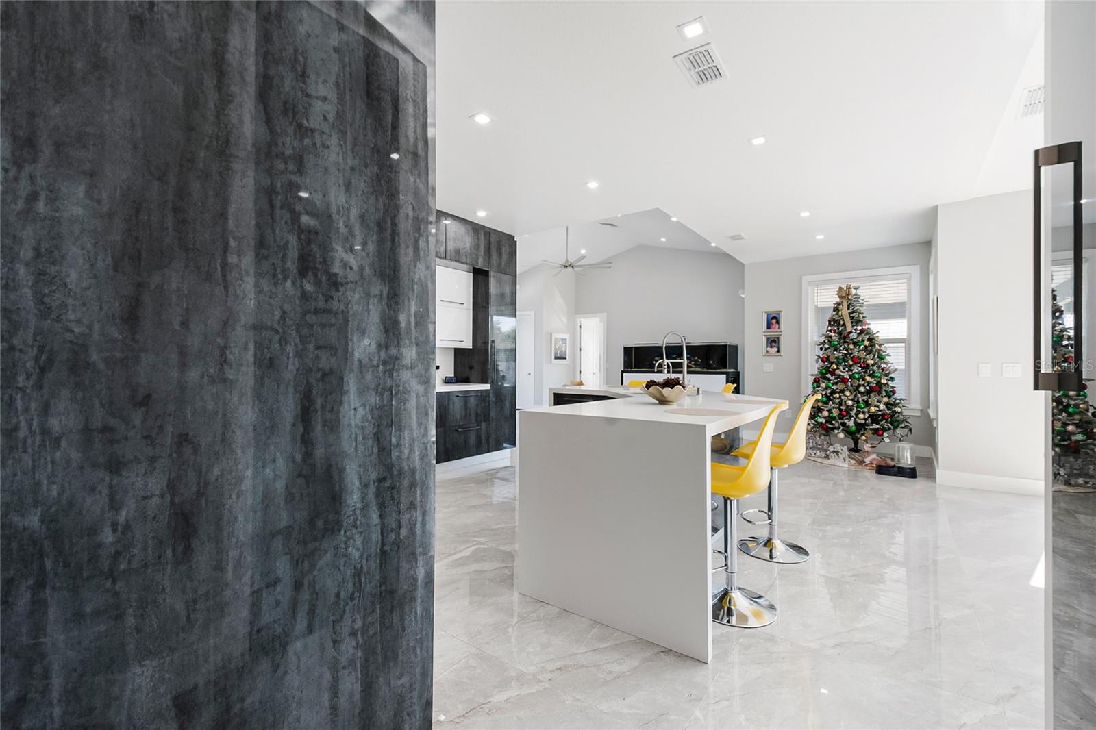 WALK IN WATER LAKE ESTATES PH 01 - Residential