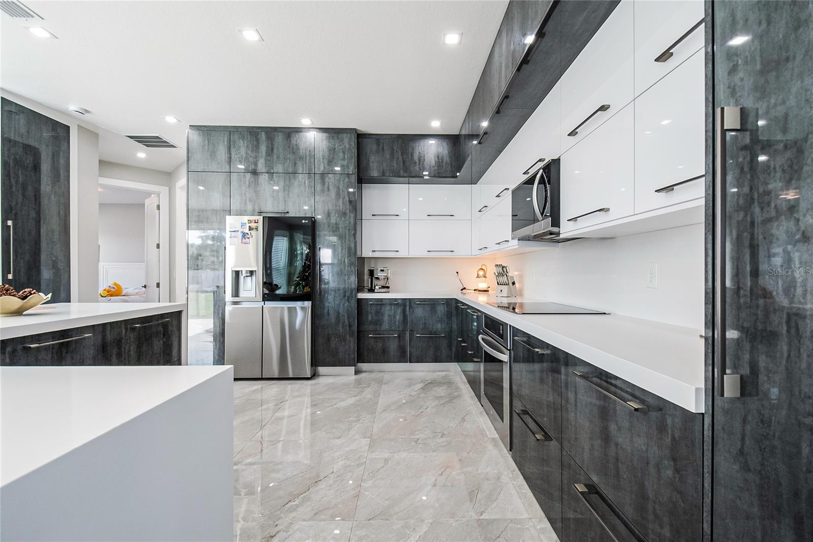 WALK IN WATER LAKE ESTATES PH 01 - Residential