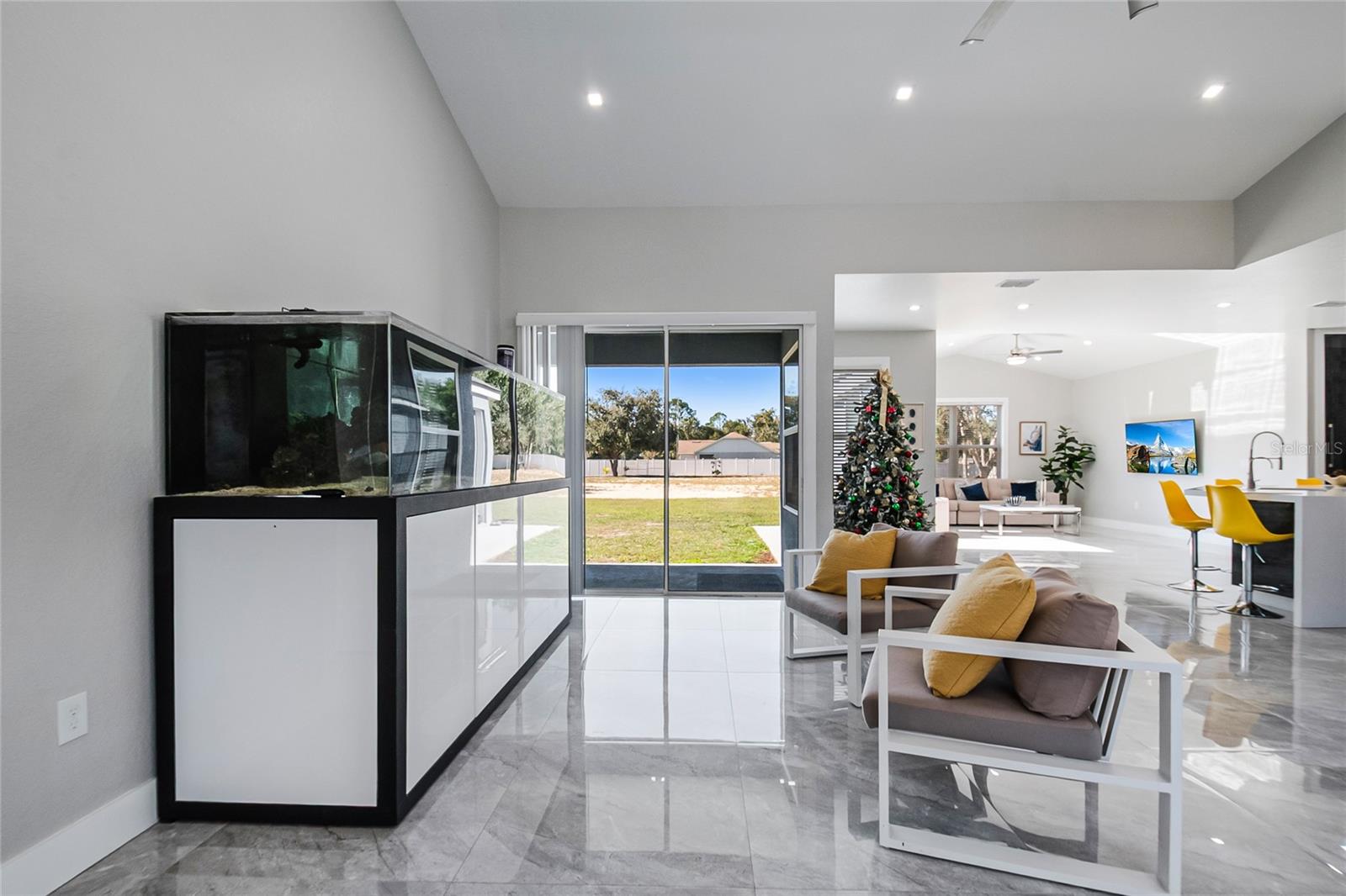 WALK IN WATER LAKE ESTATES PH 01 - Residential