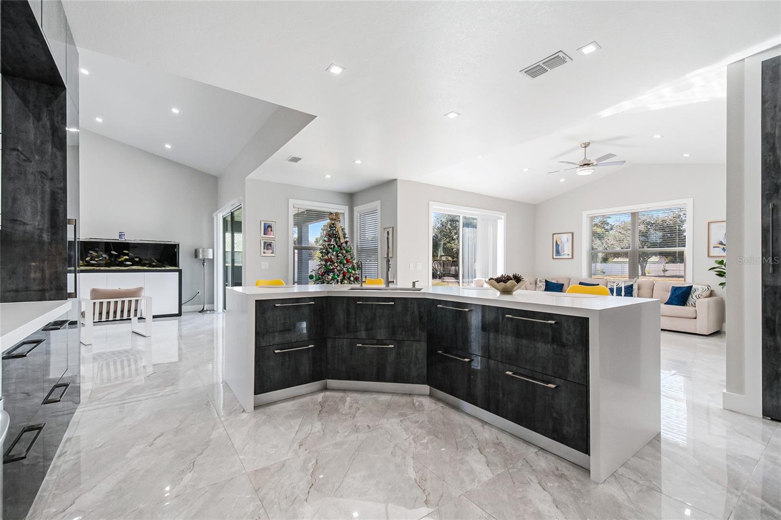 WALK IN WATER LAKE ESTATES PH 01 - Residential