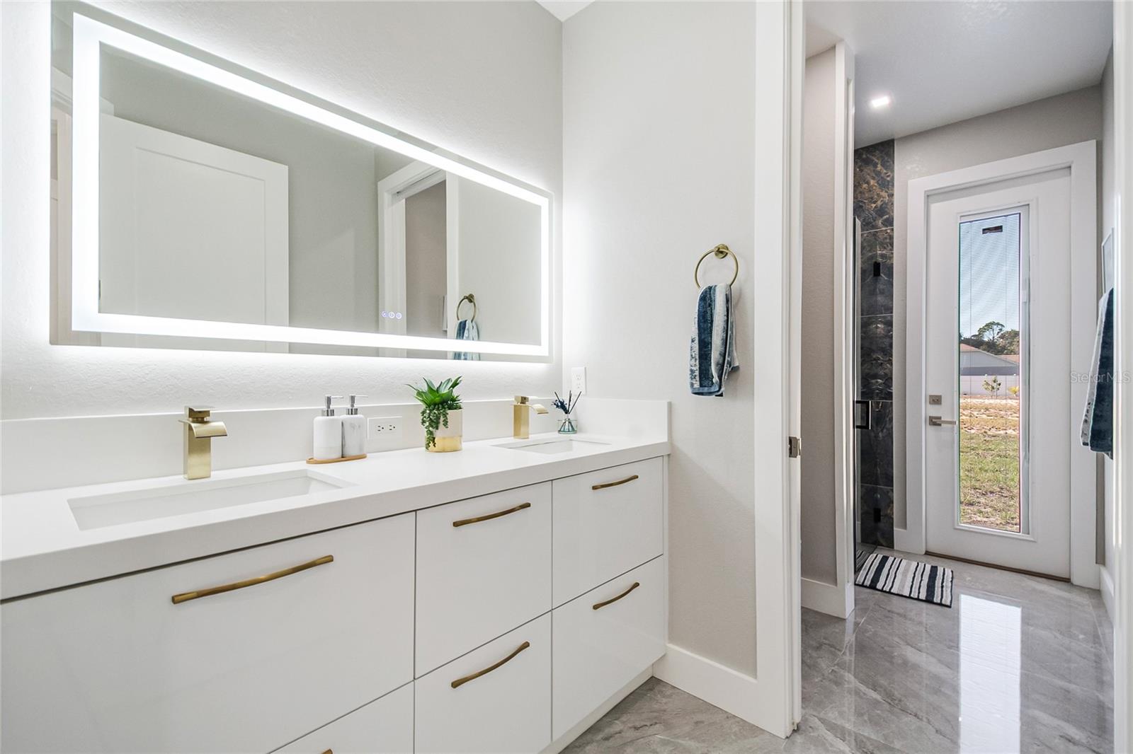 WALK IN WATER LAKE ESTATES PH 01 - Residential