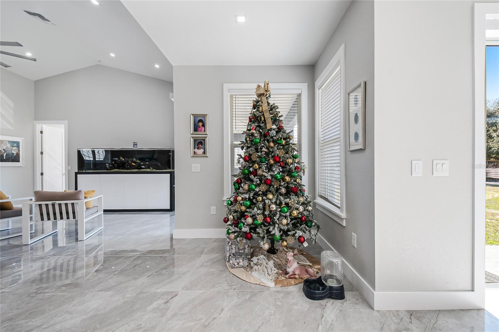 WALK IN WATER LAKE ESTATES PH 01 - Residential