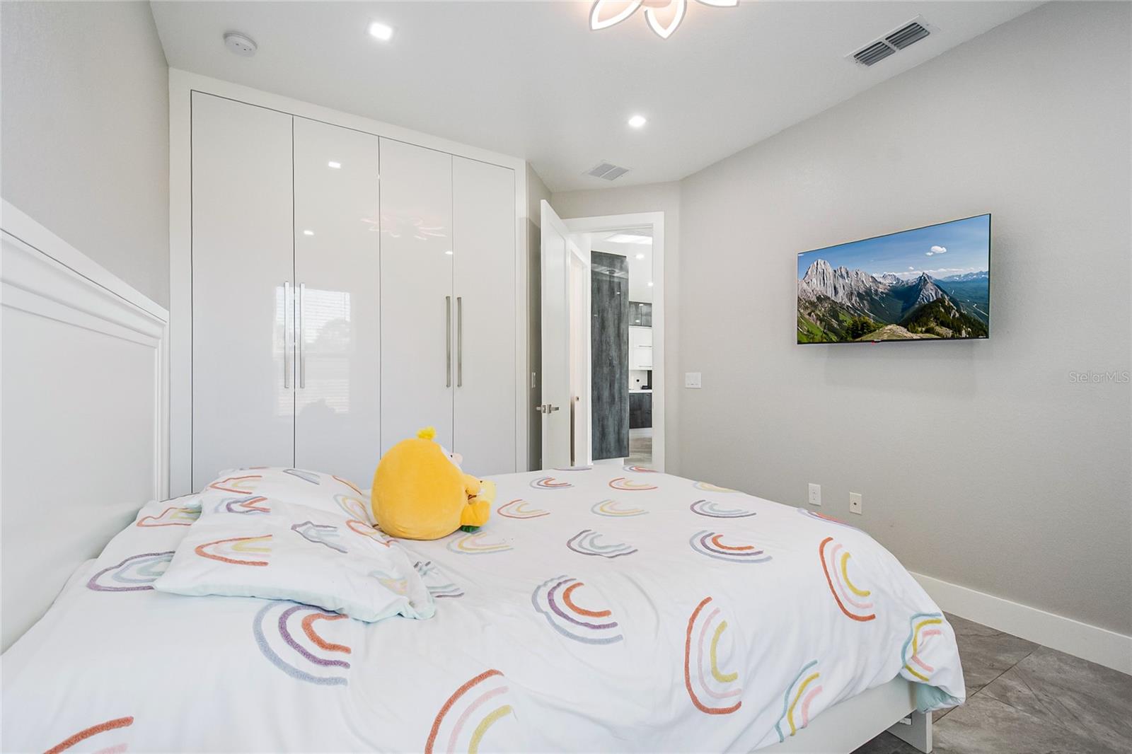 WALK IN WATER LAKE ESTATES PH 01 - Residential