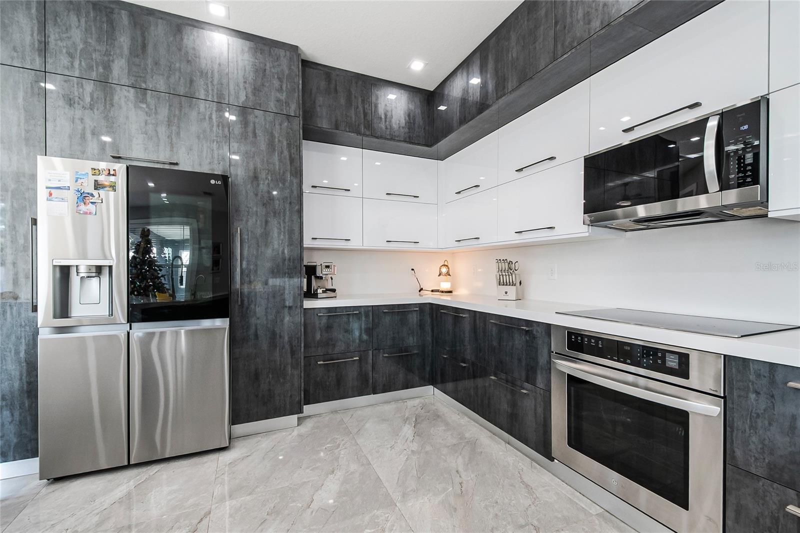 WALK IN WATER LAKE ESTATES PH 01 - Residential