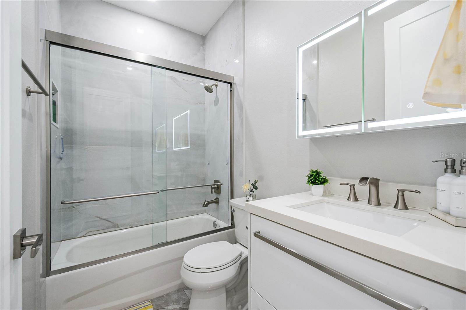 WALK IN WATER LAKE ESTATES PH 01 - Residential