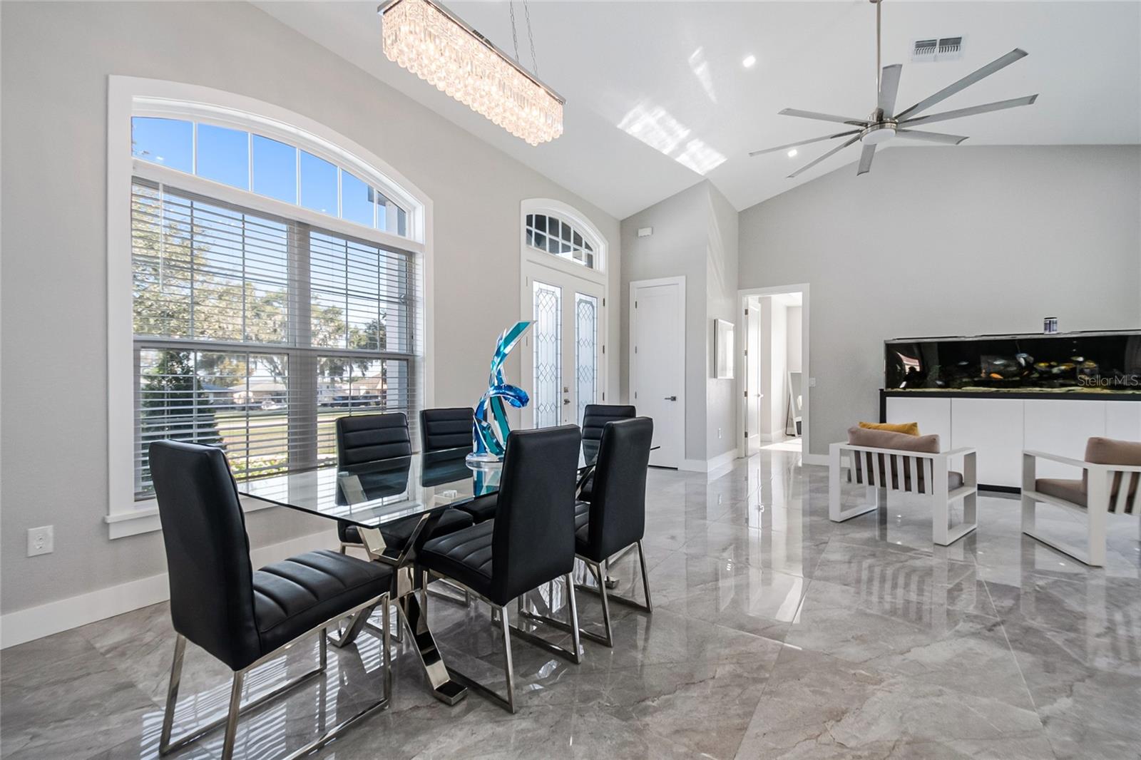 WALK IN WATER LAKE ESTATES PH 01 - Residential