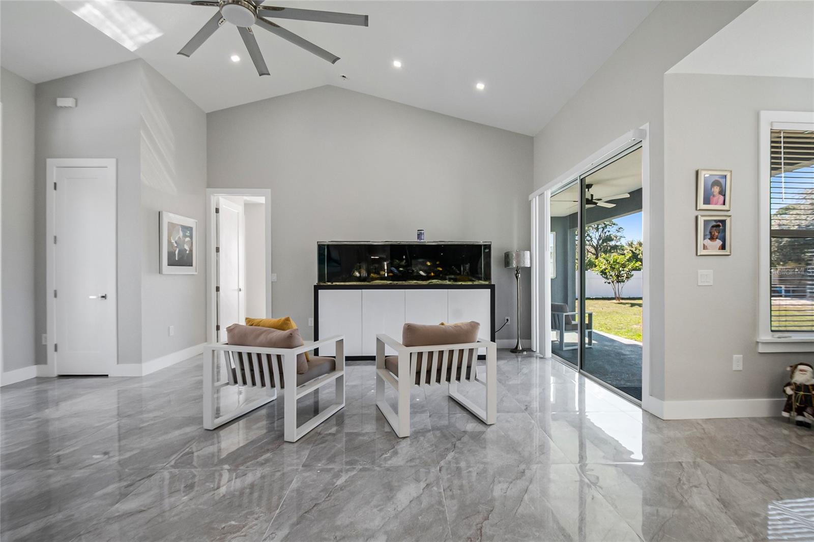 WALK IN WATER LAKE ESTATES PH 01 - Residential