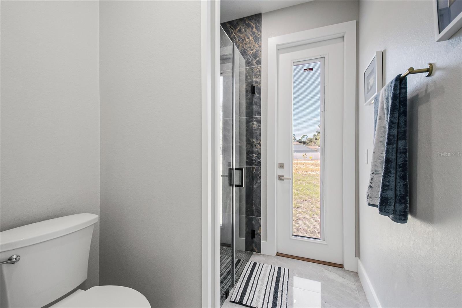 WALK IN WATER LAKE ESTATES PH 01 - Residential