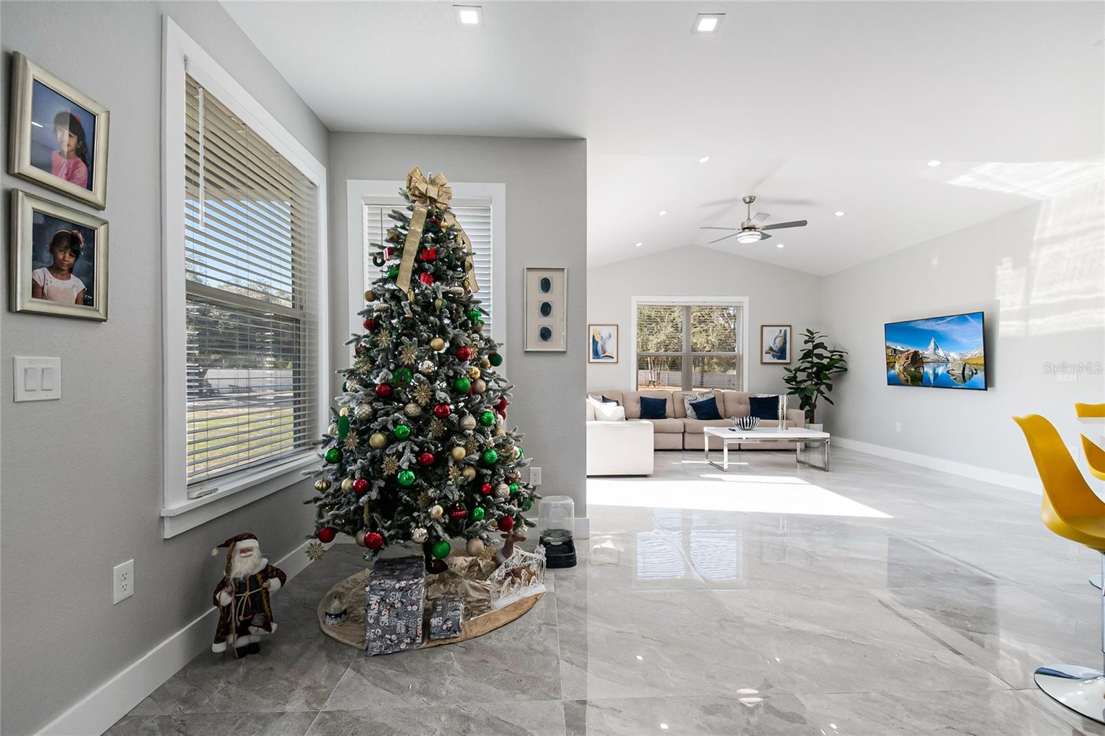 WALK IN WATER LAKE ESTATES PH 01 - Residential