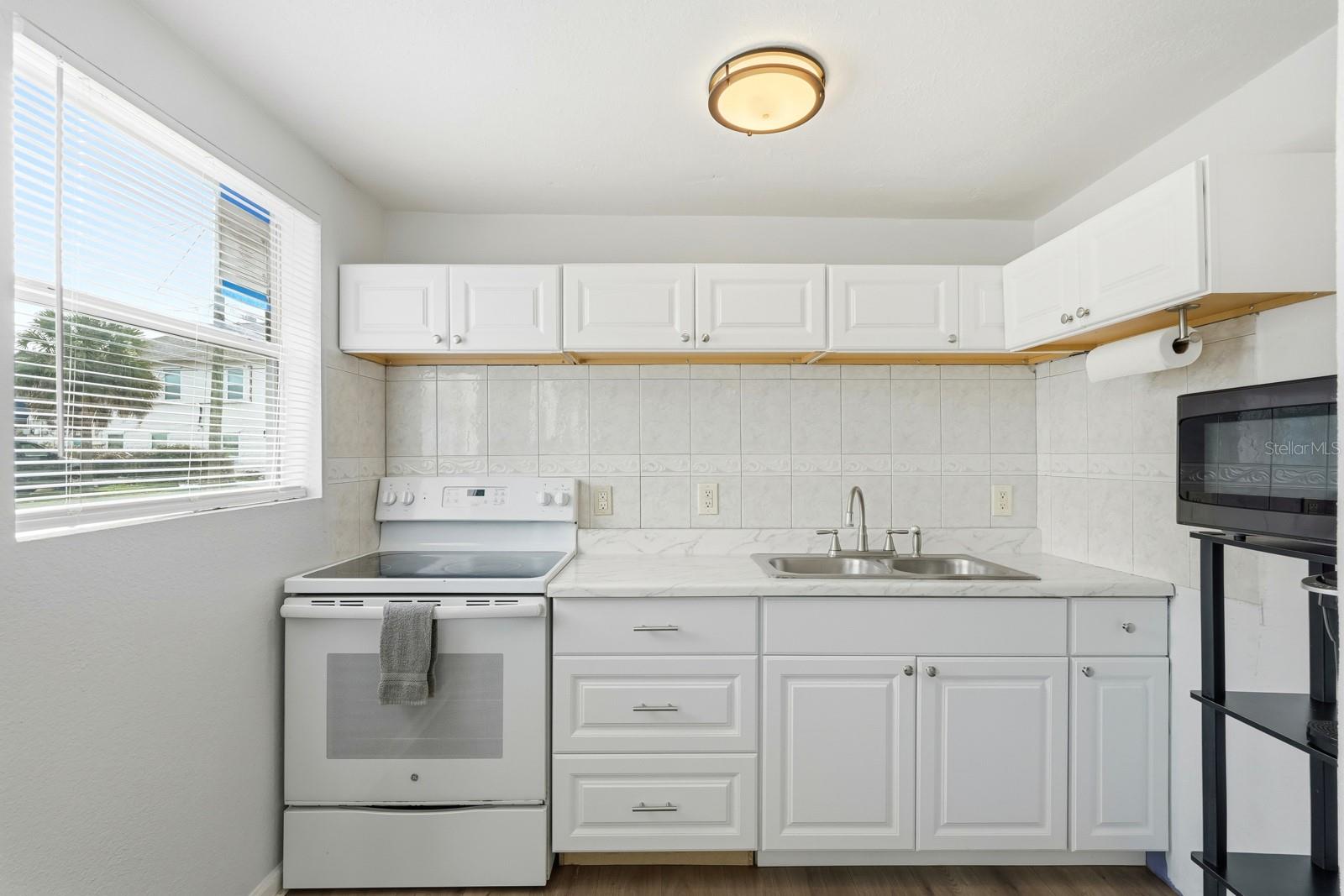 ROGERS SEABREEZE - Commercial Sale