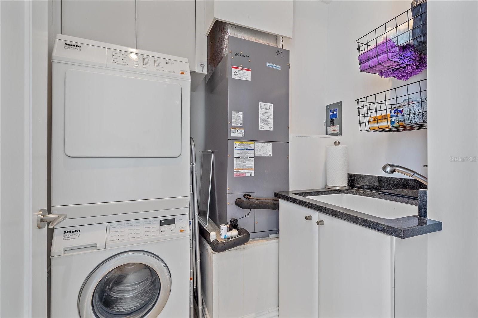 ROBERTS POINT 2 - Residential