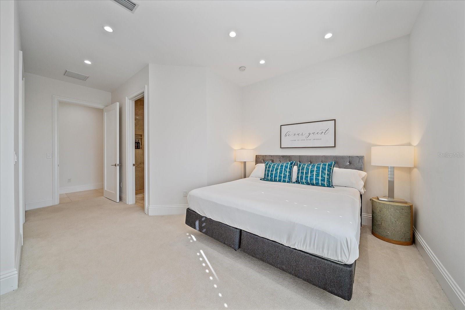 ROBERTS POINT 2 - Residential