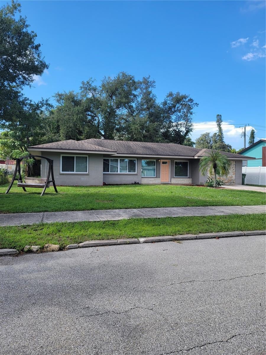 Photo of 516 1st Avenue E, Bradenton, FL 34208 (MLS # A4706090)