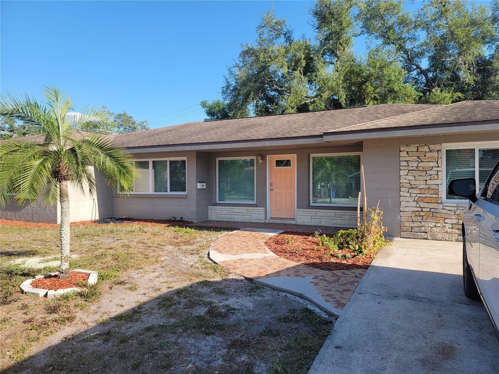 Photo of 516 1st Avenue E, Bradenton, FL 34208 (MLS # A4706090)