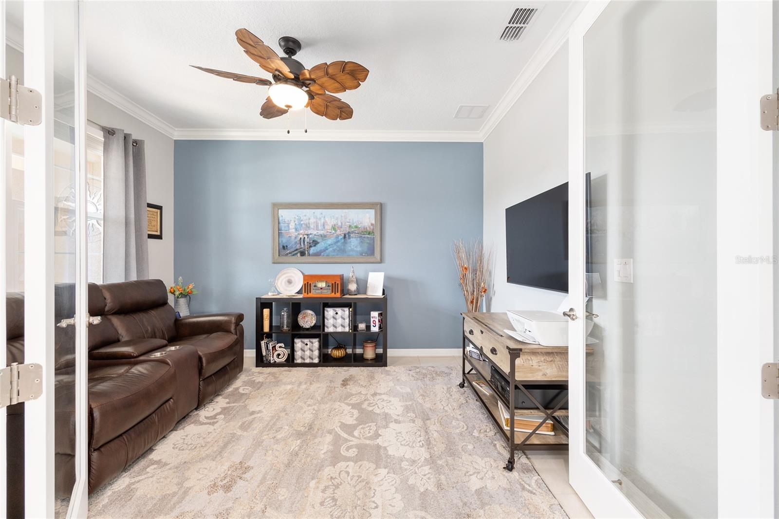 ON TOP OF THE WORLD - Residential