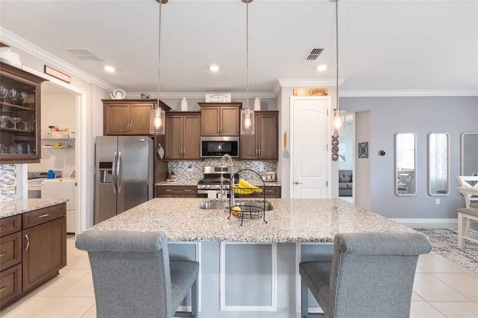 ON TOP OF THE WORLD - Residential