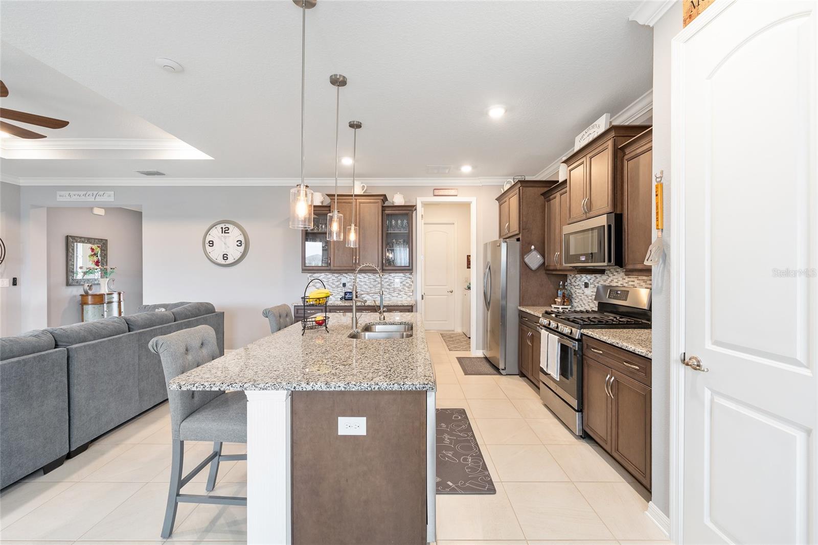 ON TOP OF THE WORLD - Residential