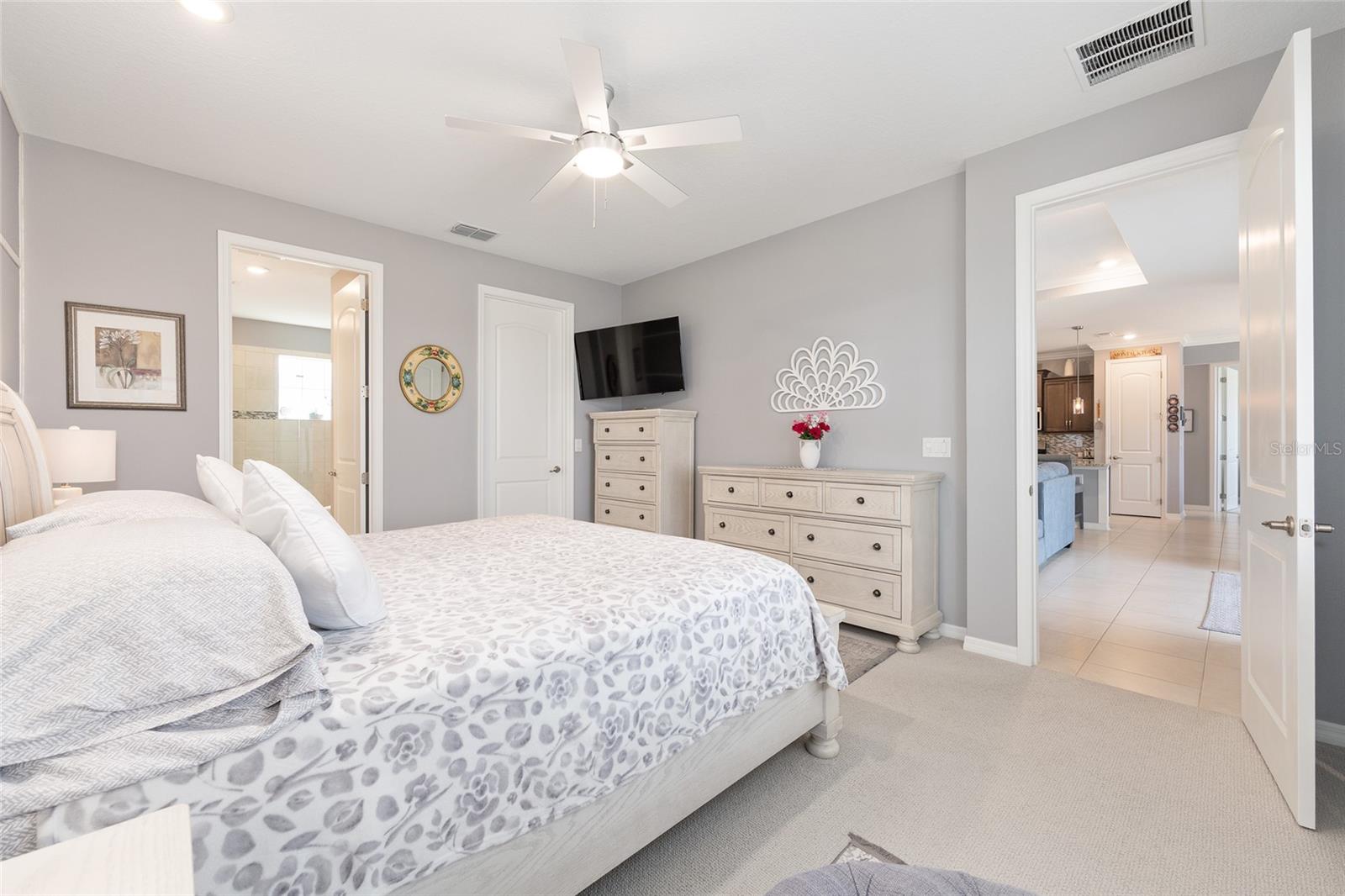 ON TOP OF THE WORLD - Residential