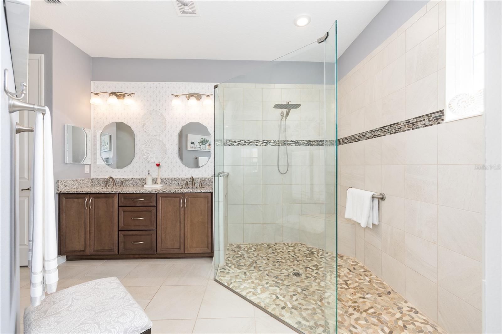 ON TOP OF THE WORLD - Residential