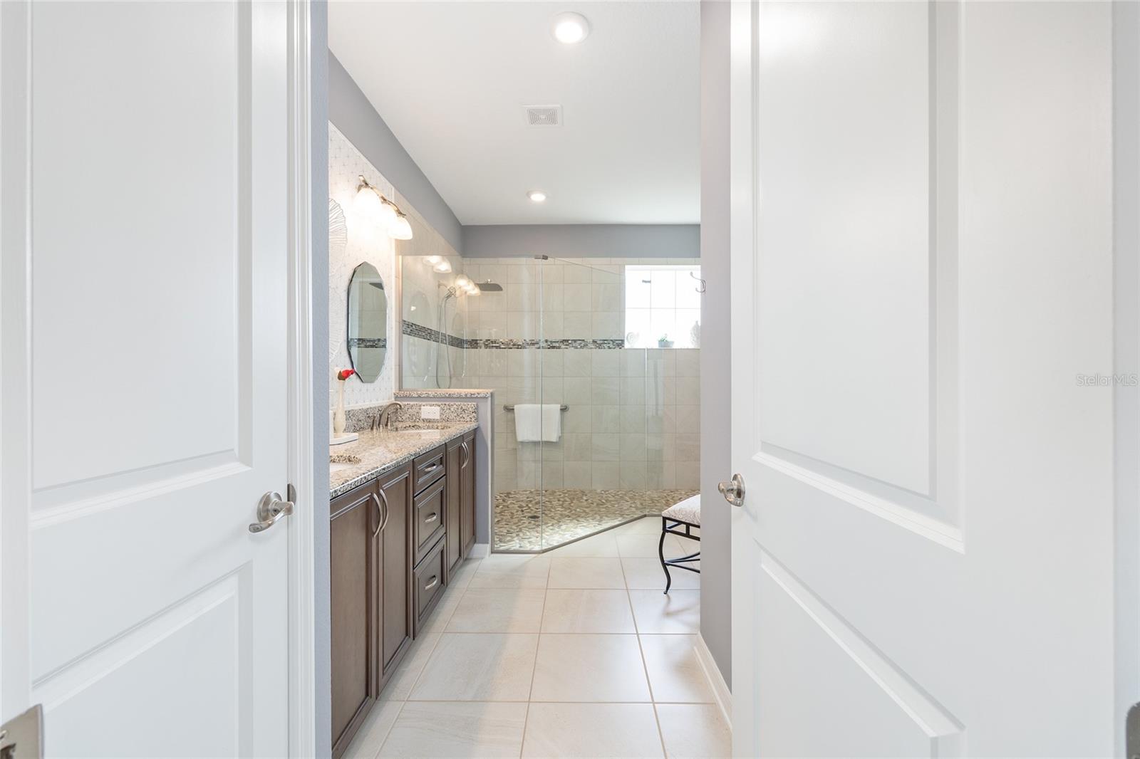 ON TOP OF THE WORLD - Residential