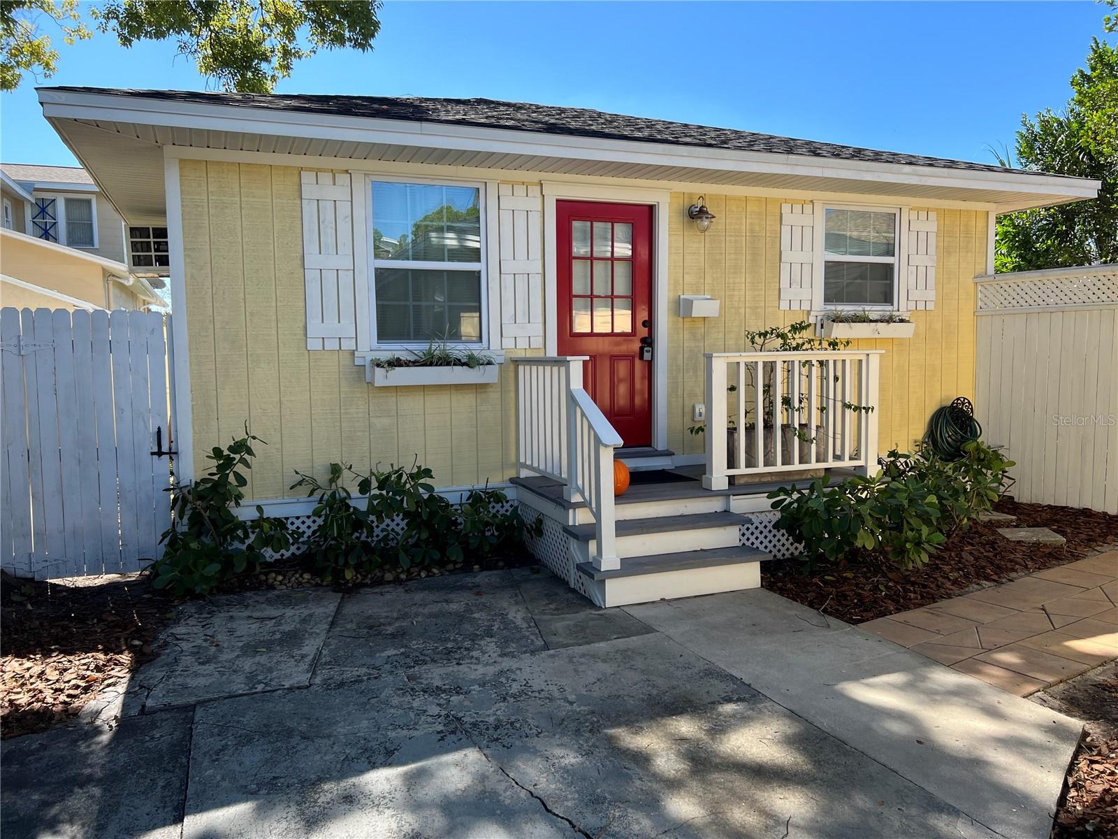 Charming & Fully Furnished 1-Bedroom Home in Prime Tampa Location | Enjoy comfort and convenience in this stylish private home just steps from MacFarlane Park, Tampa Riverwalk, and major hospitals. Offering a quiet residential neighborhood setting, this home features a queen bed, private bath, in-unit washer/dryer, kitchen essentials, and all the furnishings you need to feel right at home. Included with rent are utilities, high-speed internet, smart TV setup, linens, and kitchenware—just bring your suitcase. Perfect for medical professionals, traveling executives, or anyone looking for a move-in ready place. With flexible stays (1-month minimum), pet-friendly terms (with fee), and a refundable deposit, this home blends modern amenities with downtown access: short drives to Ybor City, the airport, and all the best Tampa has to offer.