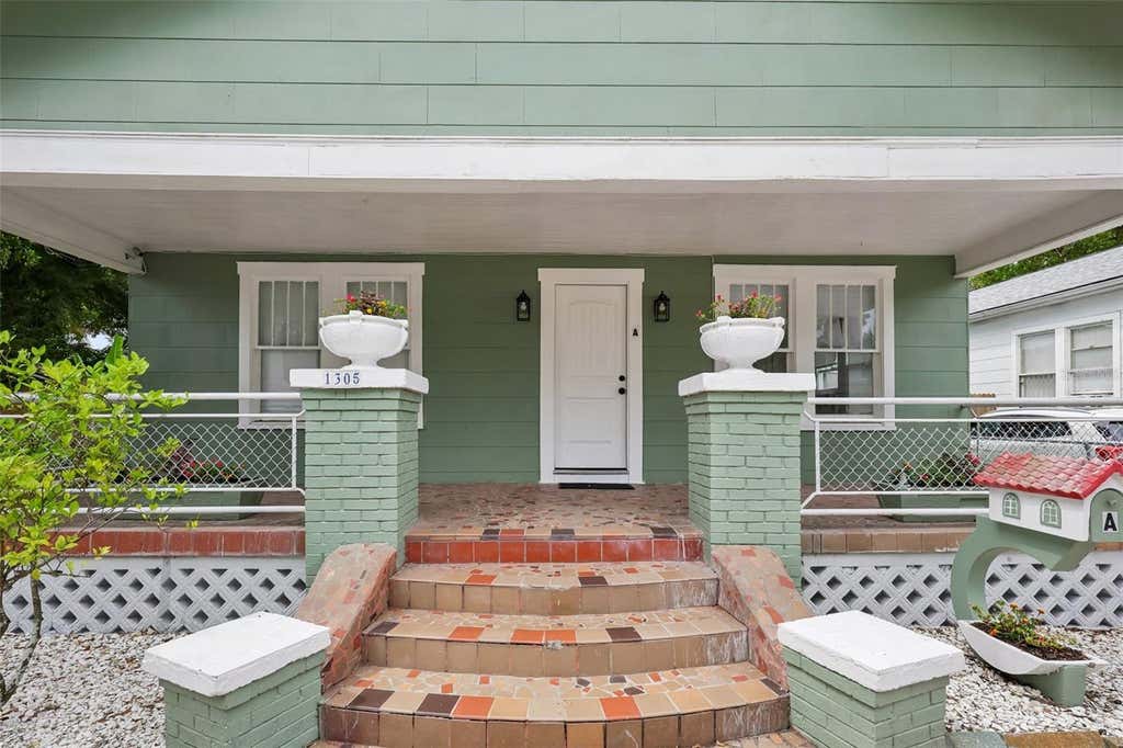 Photo of 1305 E 17th Avenue, Tampa, FL 33605 (MLS # TB8516956)