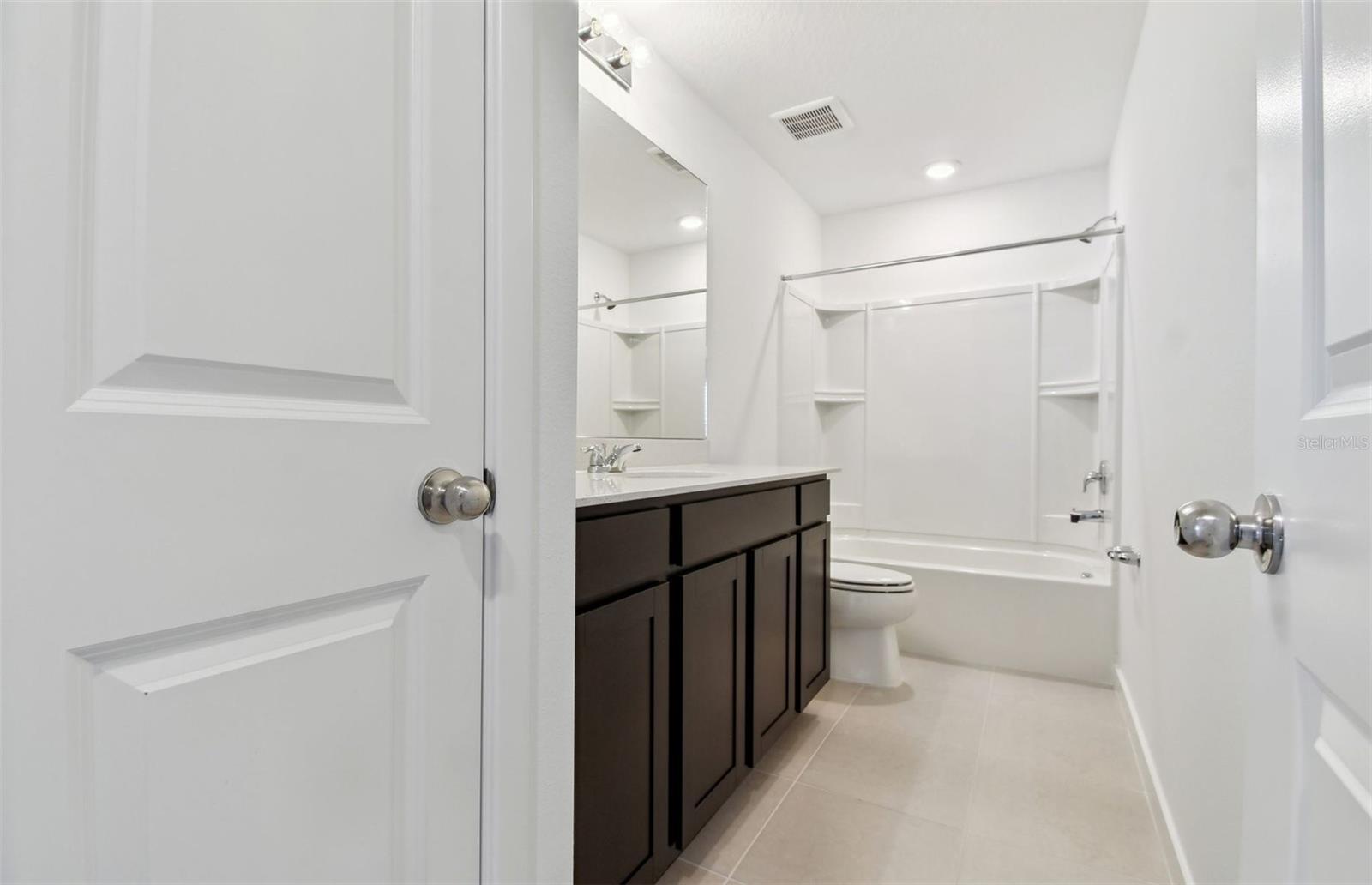 OAKFIELD LAKES - Residential