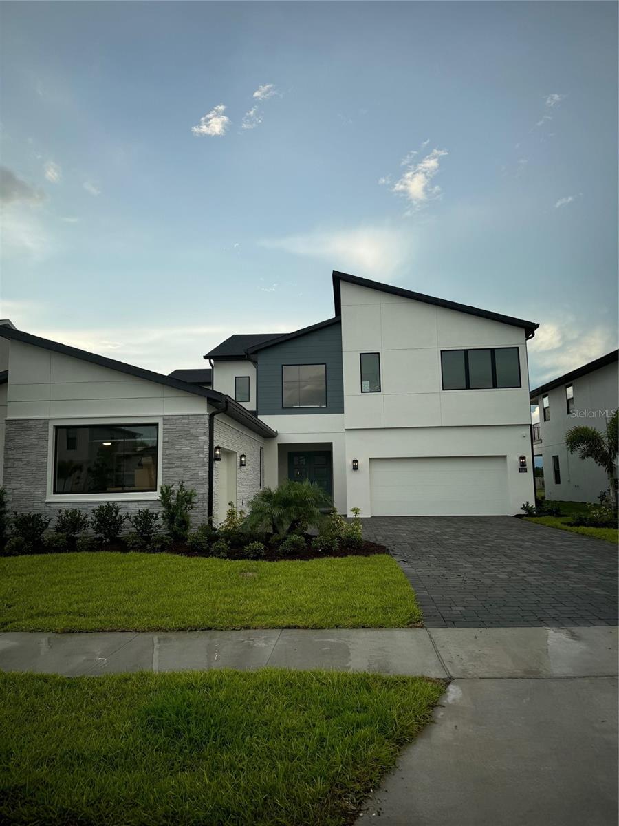 Toll Brothers newly built home in Laurel Pointe - Collage Collection.