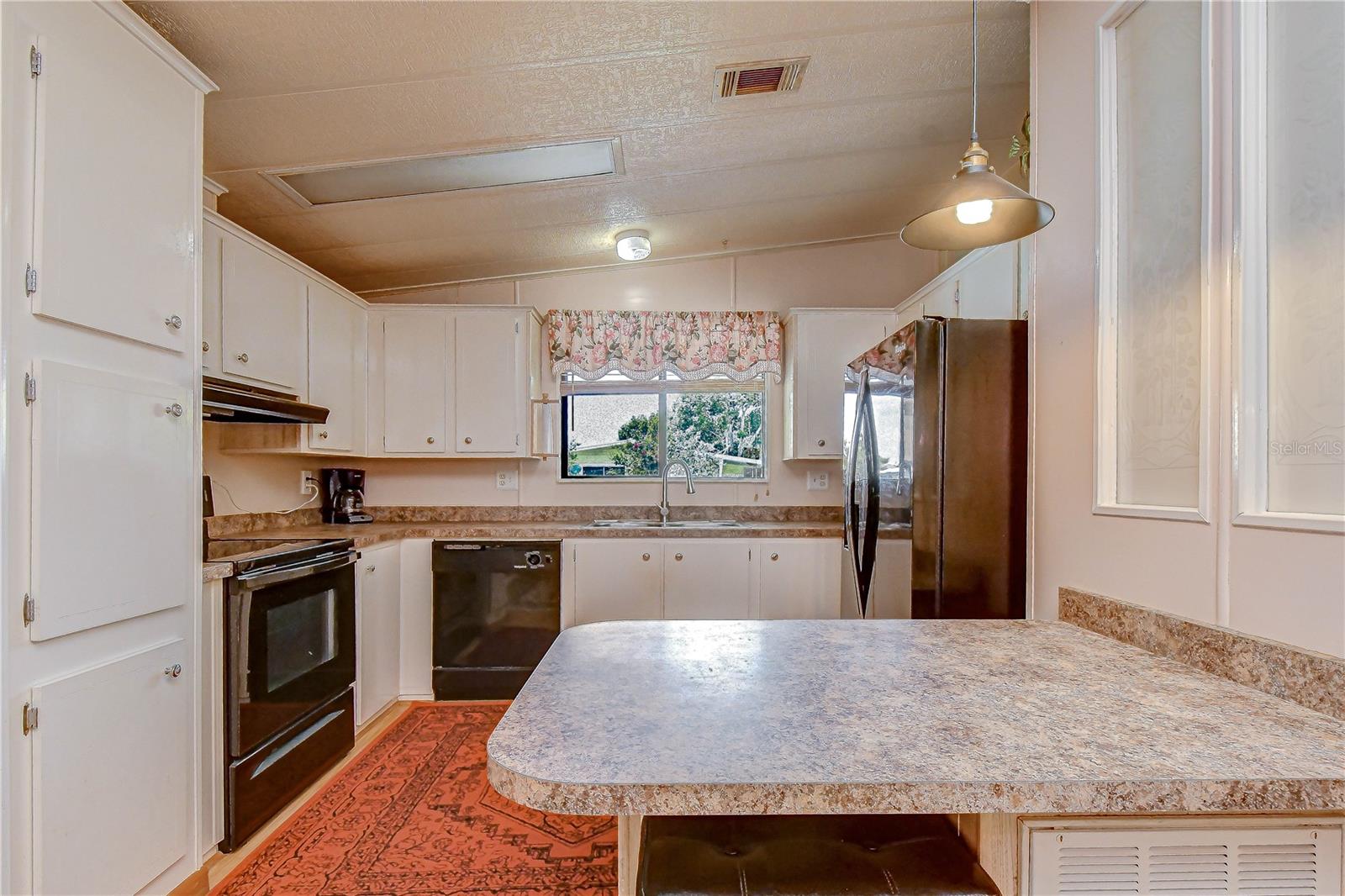 COLONY HILLS COMMUNITY - Residential