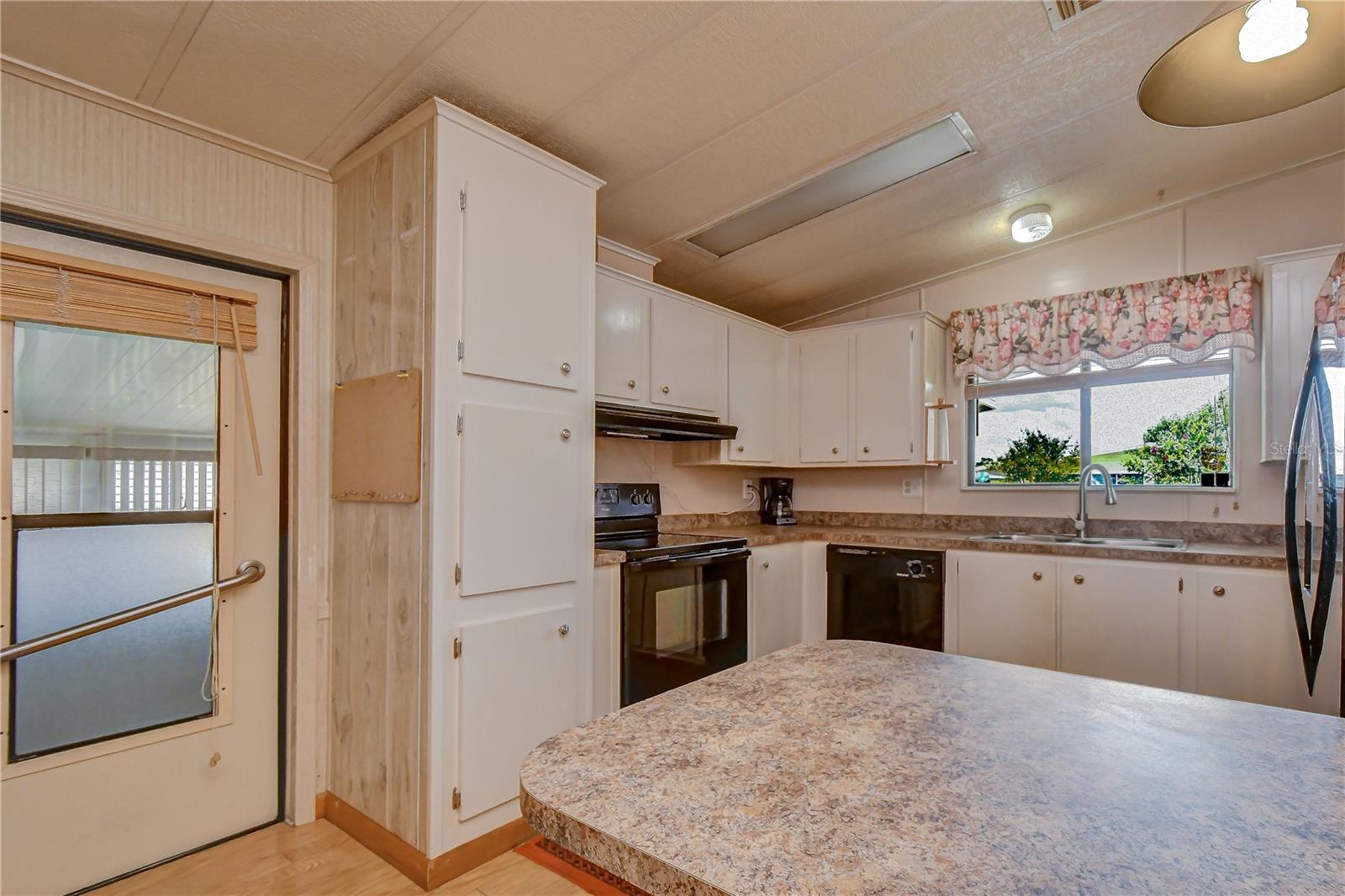 COLONY HILLS COMMUNITY - Residential