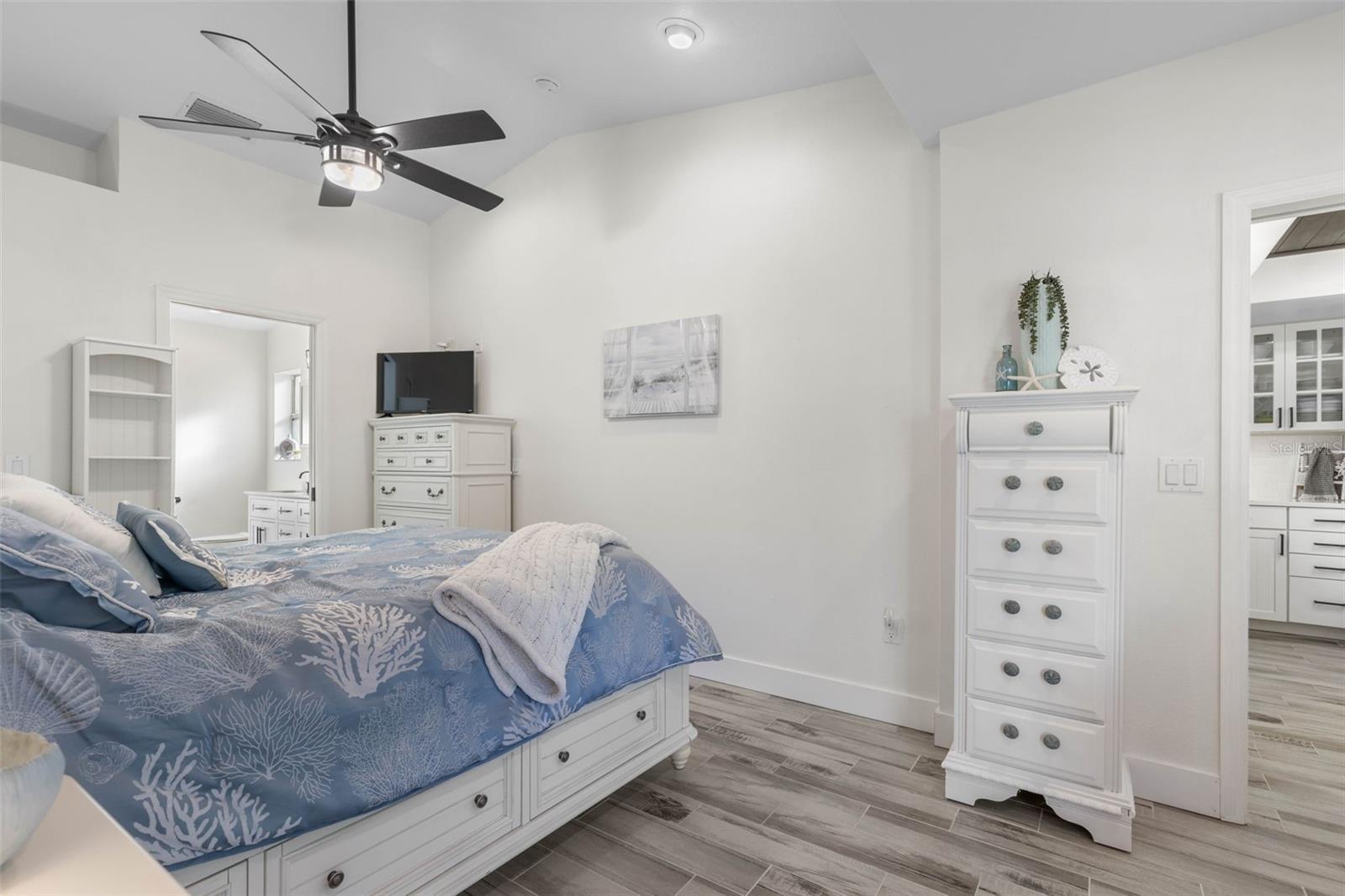 LAKE FOREST & LAKE FOREST NORTH - Residential