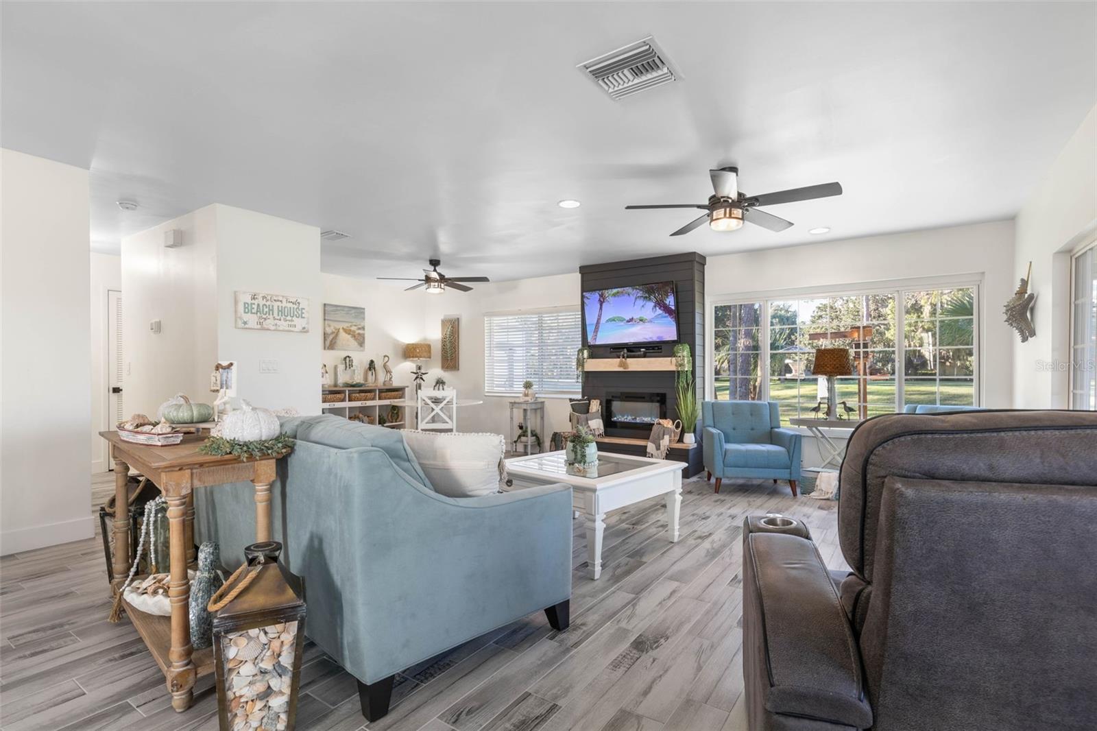 LAKE FOREST & LAKE FOREST NORTH - Residential