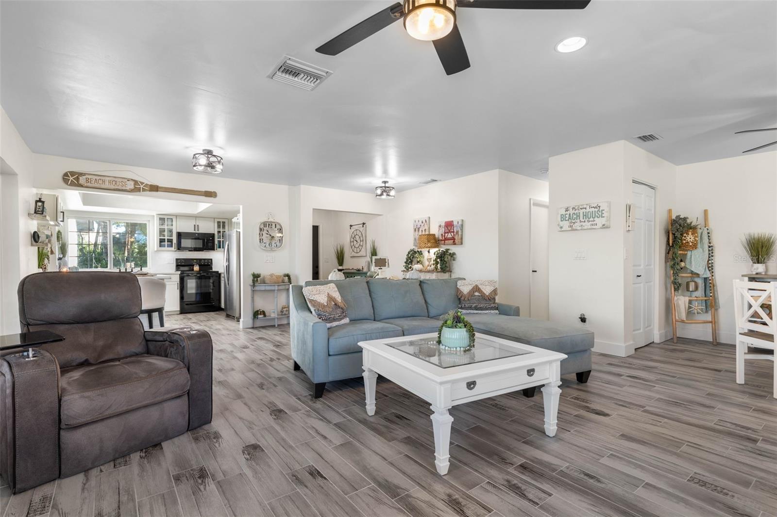 LAKE FOREST & LAKE FOREST NORTH - Residential