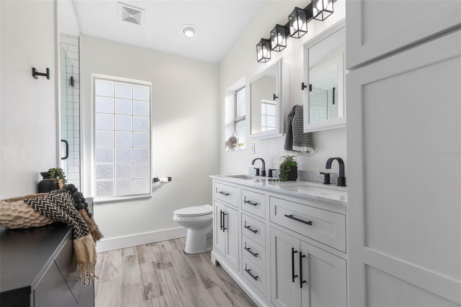 LAKE FOREST & LAKE FOREST NORTH - Residential