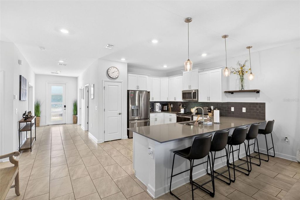 Photo of 9102 Sommerset Hills Drive, Davenport, FL 33896 (MLS # O6402019)