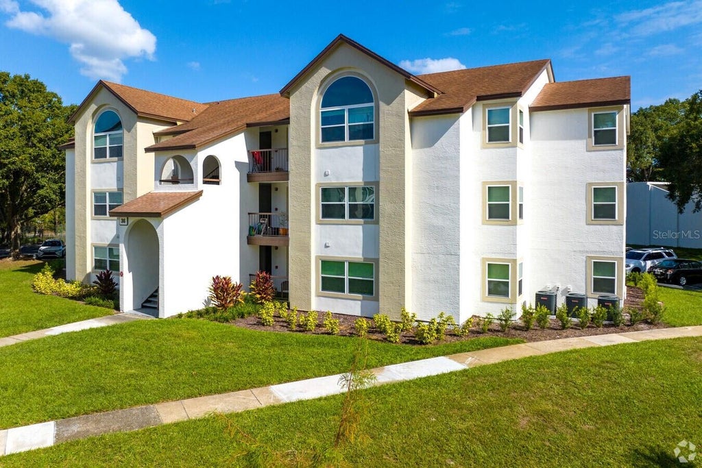 Photo of 13501 Vista Walk Drive #B, Orlando, FL 32821 (MLS # O6440048)