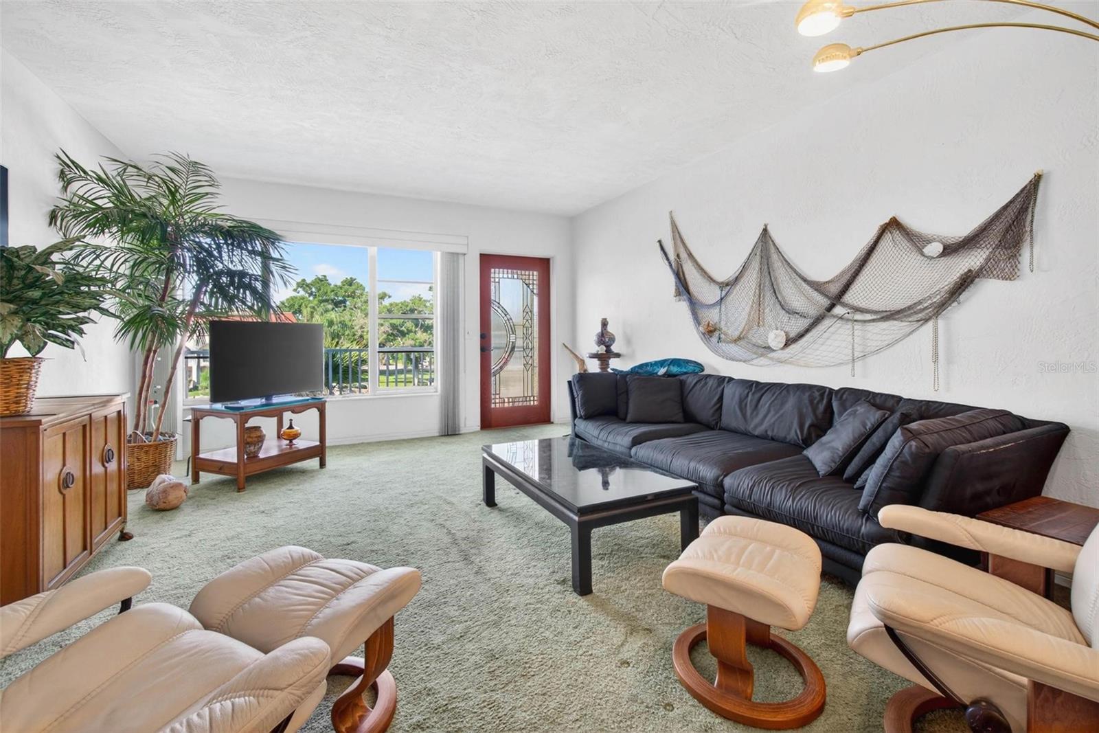 ON TOP OF THE WORLD - Residential