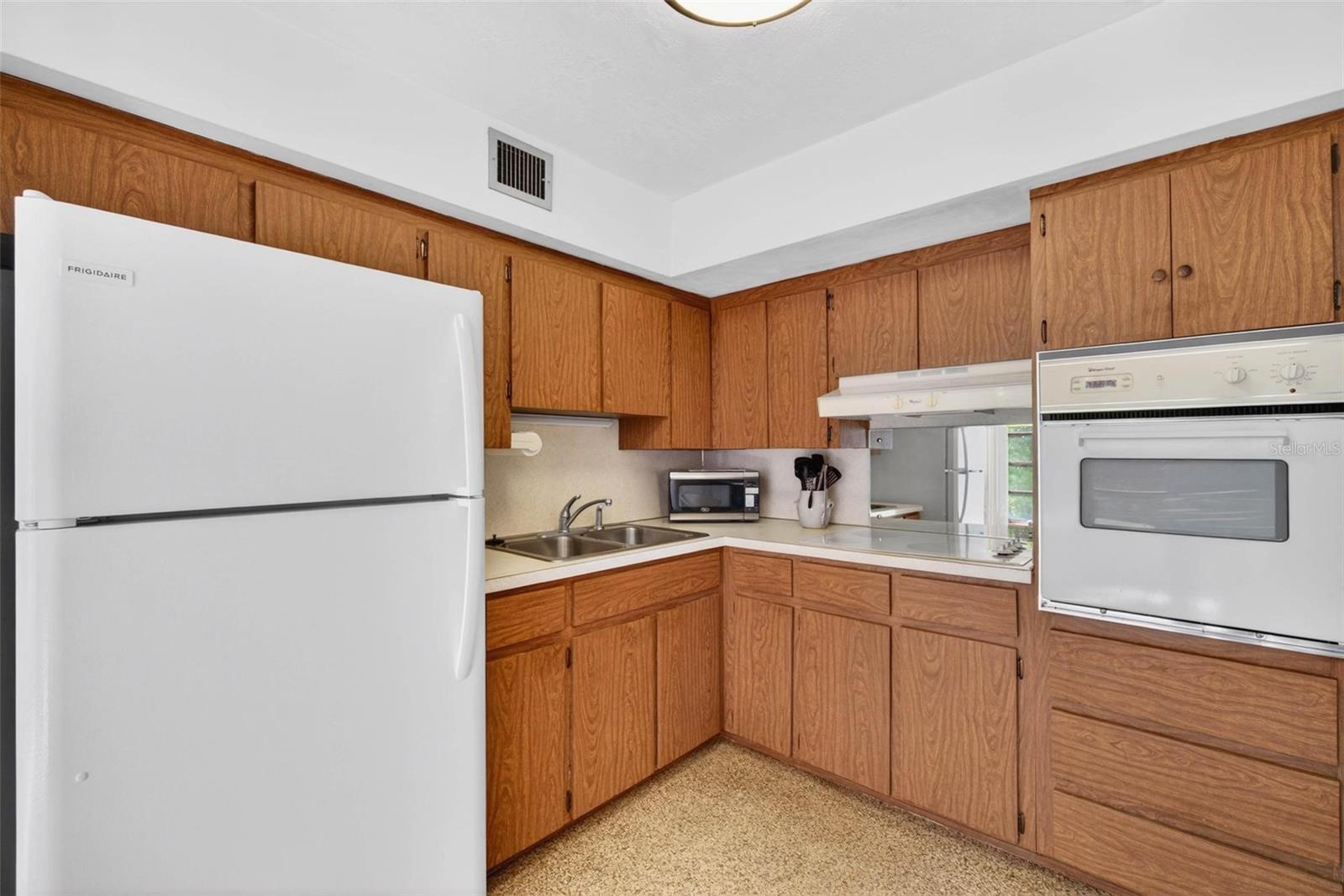 ON TOP OF THE WORLD - Residential