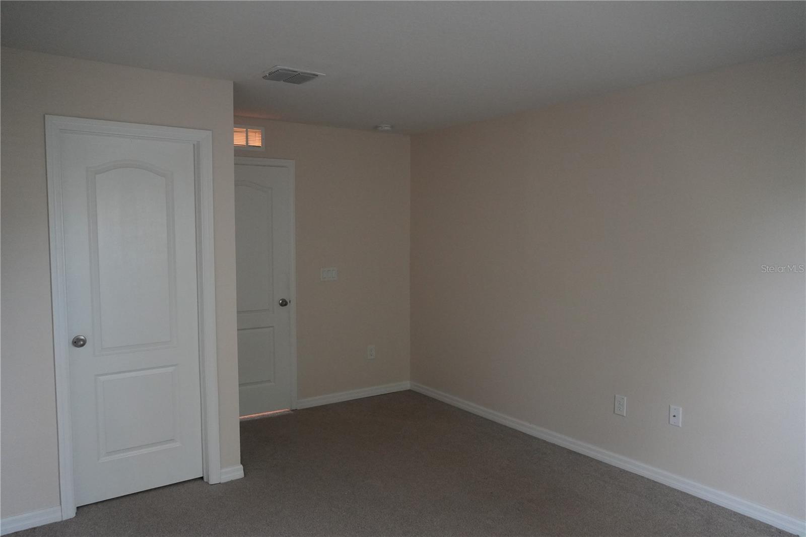 BROADWAY CENTRE TWNHMS - Residential Lease